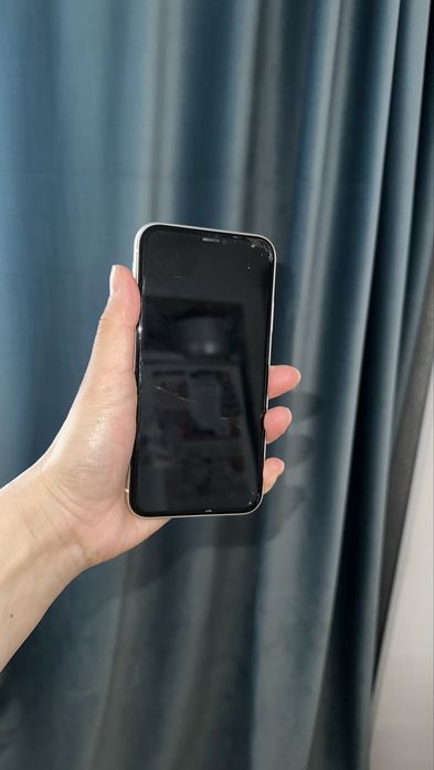 продам iPhone 11