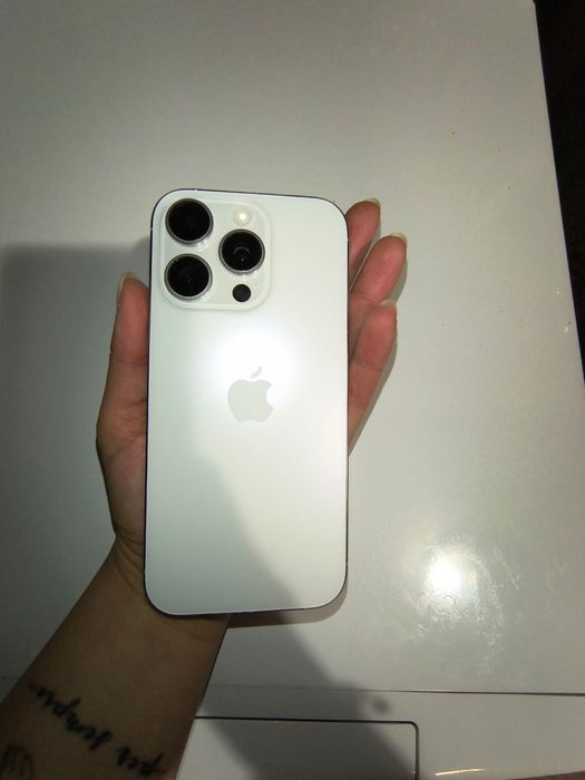 iPhone 16 Pro White 256 GB + AirPods 4 +кейс