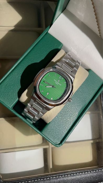 Стильные часы в наличии