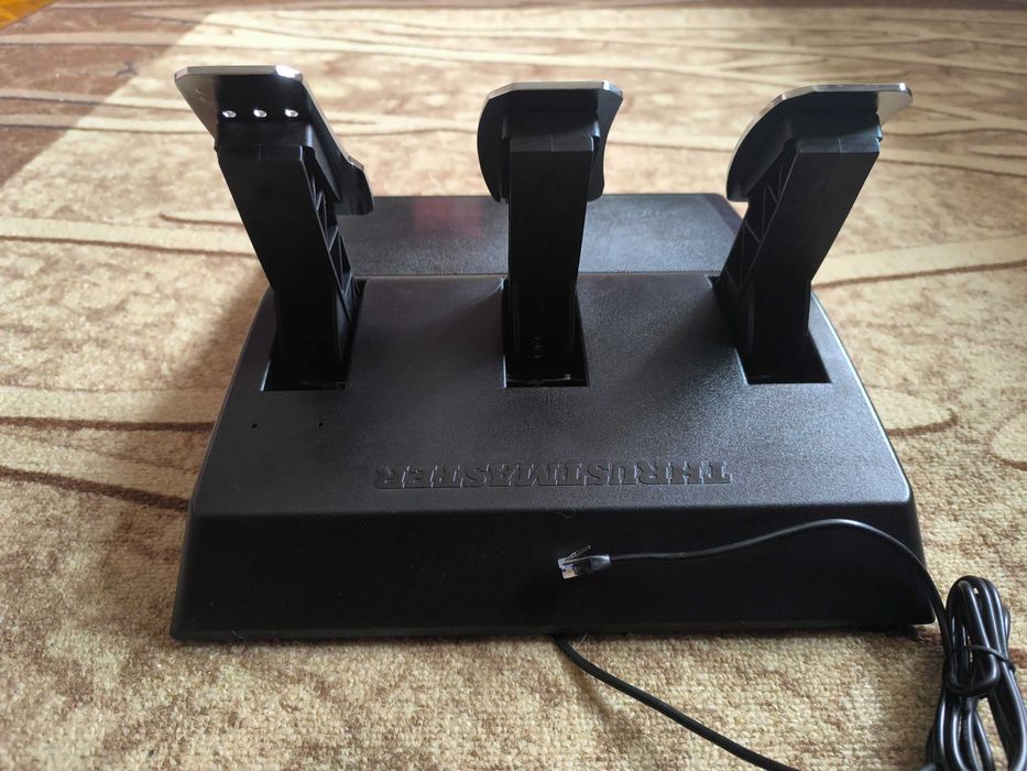 Пълен sim racing комплект на Thrustmaster