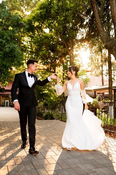 Vând rochie de mireasă elegantă, rafinată și modernă!