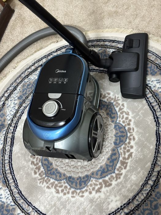 Пылесос Midea в отличном состоянии plisos
