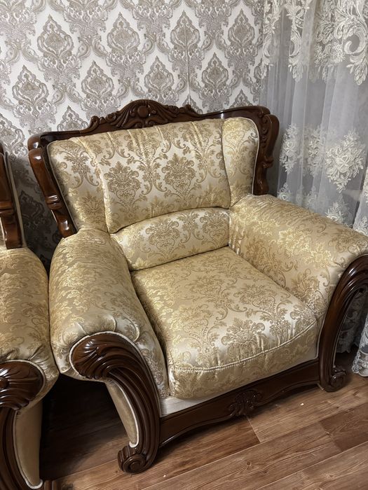 Диван и два кресла