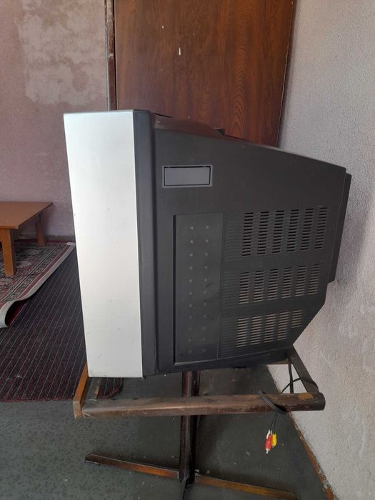 Продаю телевизор LG Flatron