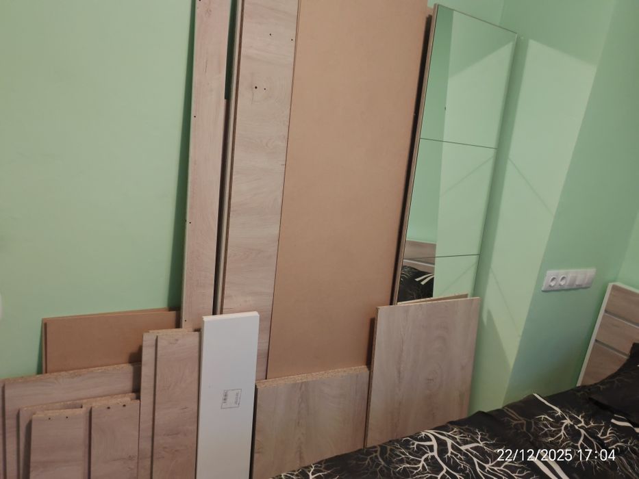 Чисто нов неизползван гардероб