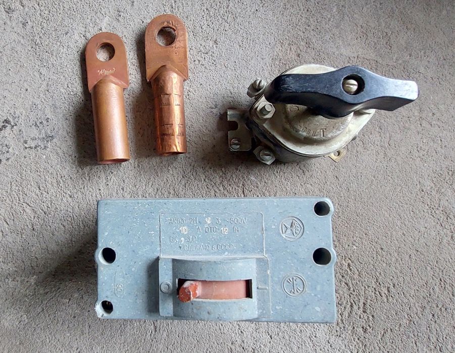 Автоматически выключатель, амперметр