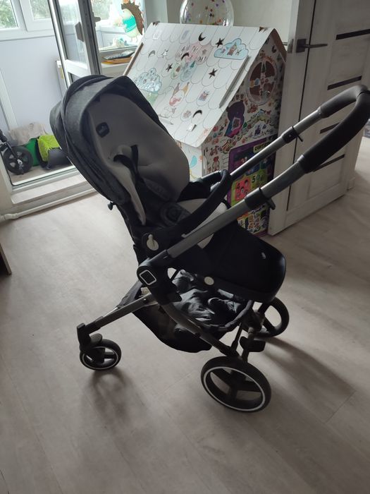 Продаю детскую коляску