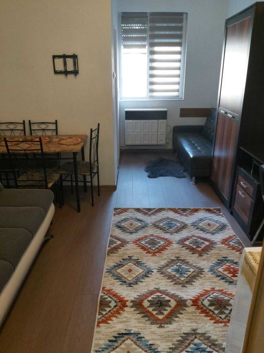 Garsonieră de închiriat 7 Noiembrie, Strada 22 Decembrie 1989.