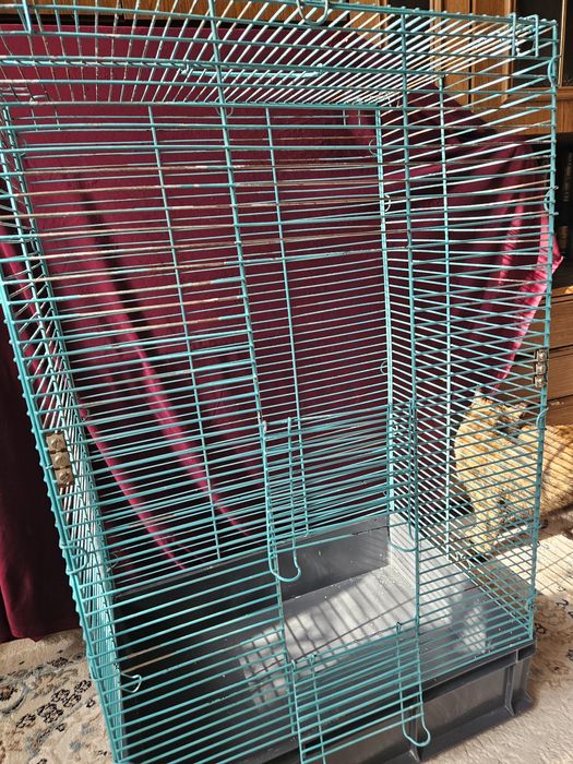 Клетка большая  для попугаев б/у 60×40×88