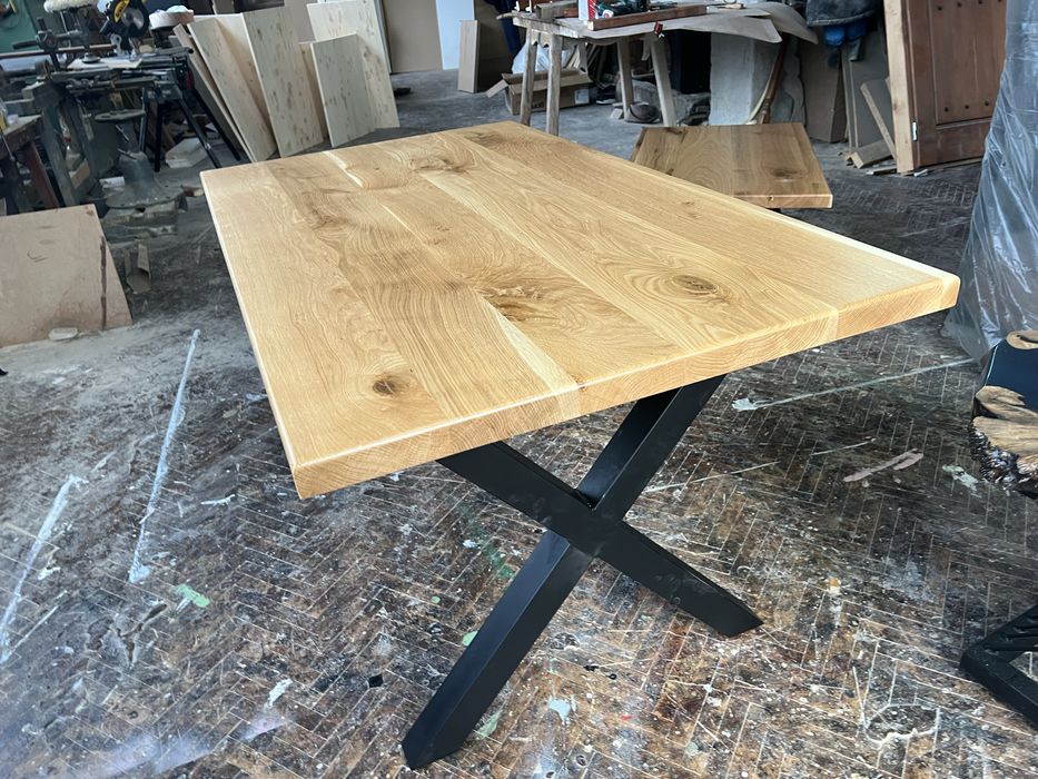 Налична трапезна маса от масив дъб с метални крака