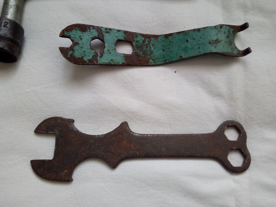 Стара Руска метална кутия, Стари предмети