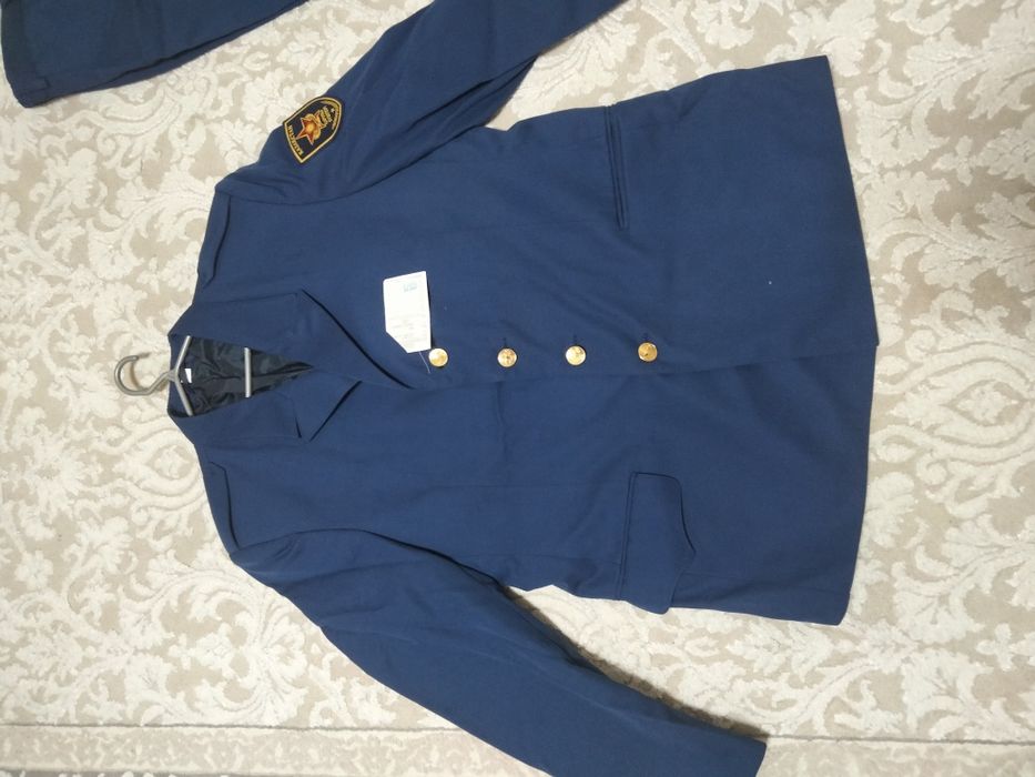 Продам парадную летную военную форму, размер 54.
Состояние: новая, не