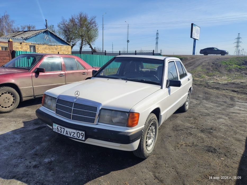 Ляля продается.мерс190.1.8