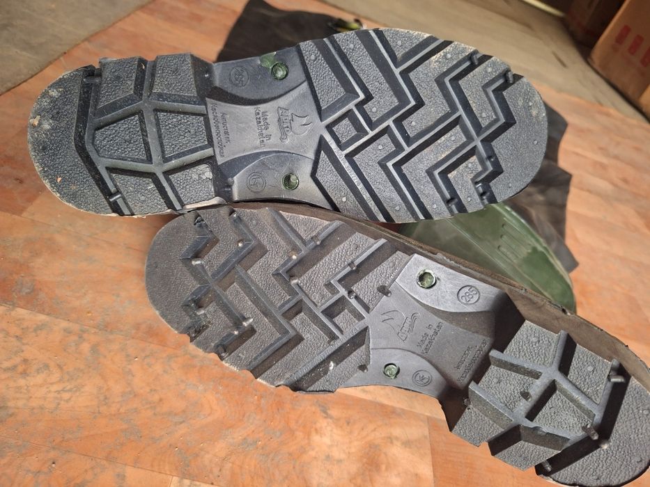 Продам сапоги резиновые новые