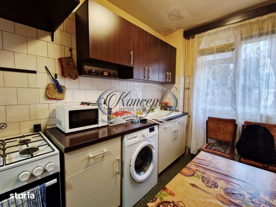 Apartament spatios cu balcon inchis si beci in zona Supeco