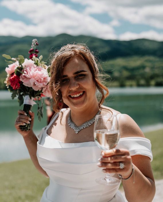 Елегантна булчинска рокля – А-линия, гъвкав размер (44-54)