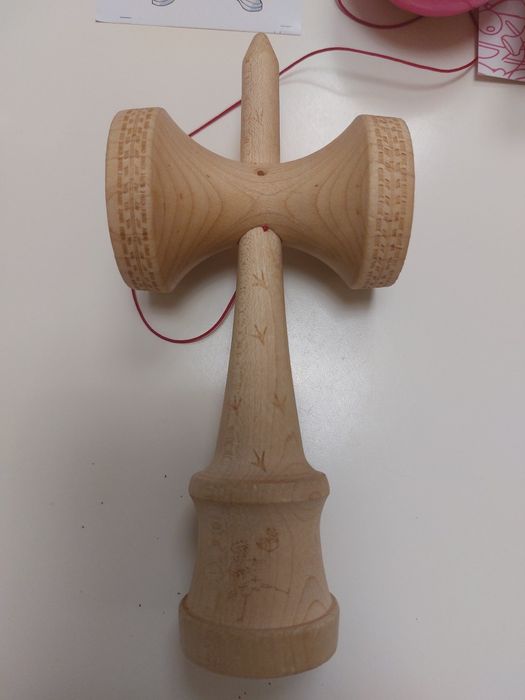 Kendama Bisoi, autograf Adrian Vilau