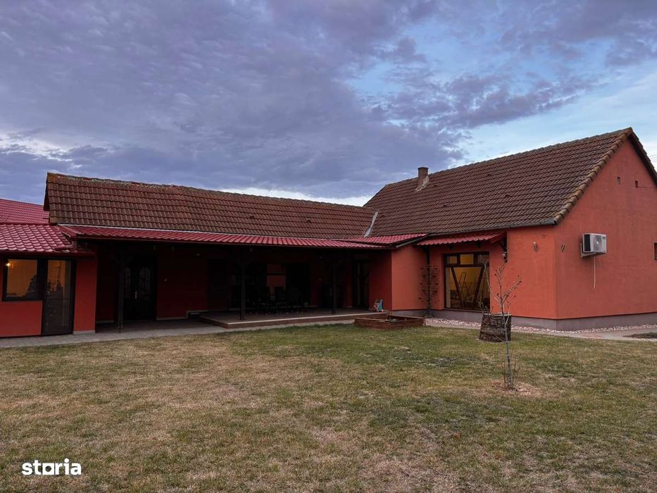 Casă de vânzare în Sântana