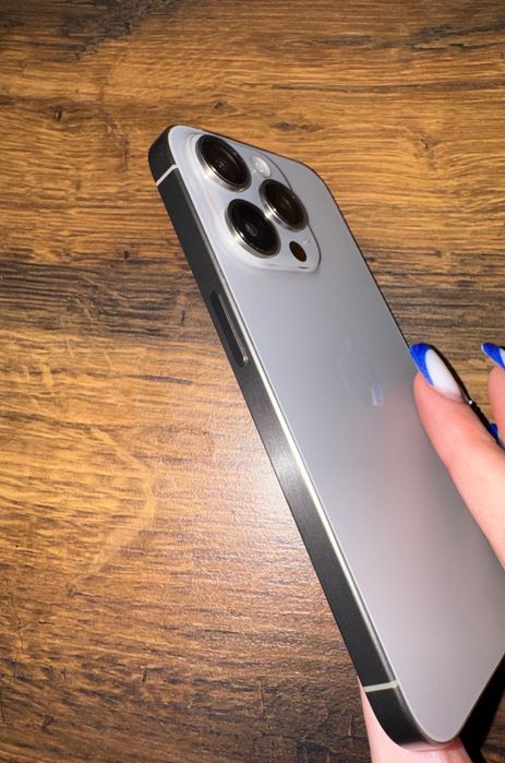 Vând IPhone 15 Pro 256 GB