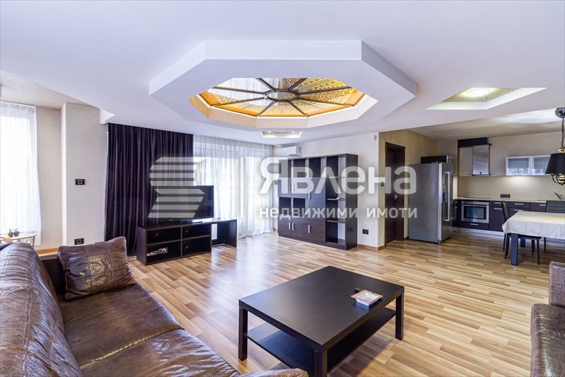 Отличен Многостаен с партерен гараж