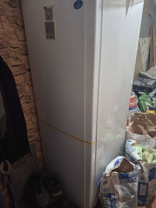 Отдам холодильник на запчасти