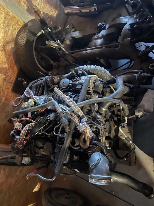 Vând motor BMW 320 D E90 - 177 CP, scaune piele cu încălzire, uși etc.