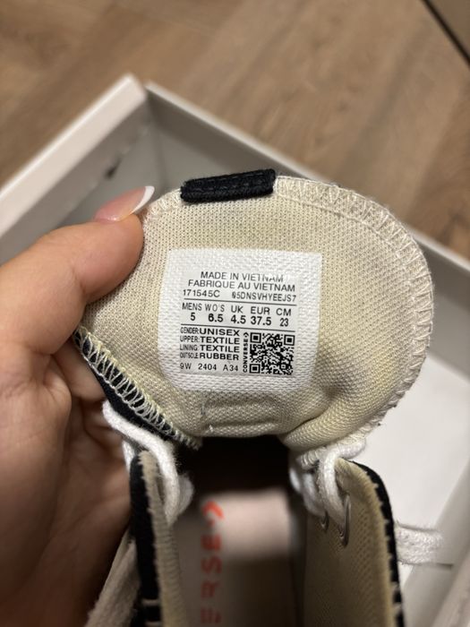 Кроссовки Converse,нет оригинальной коробки