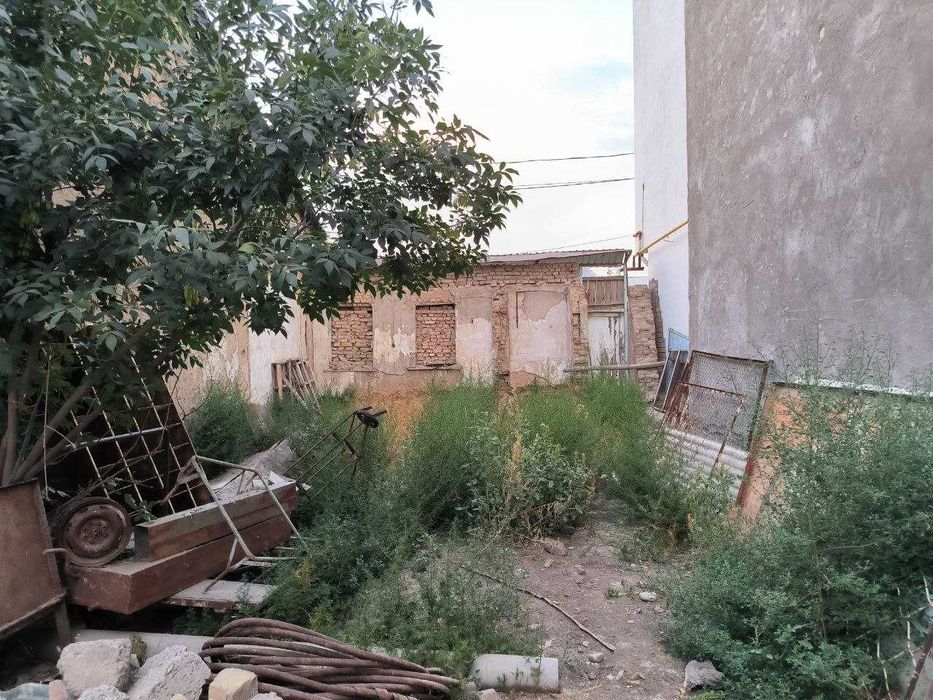 Sotiladi 7 sotih hovli Qorasu 6 Продается 7 соток участок Карасу 6