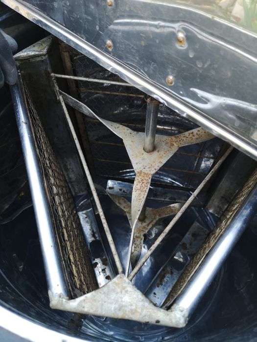 Центрофуга за мед