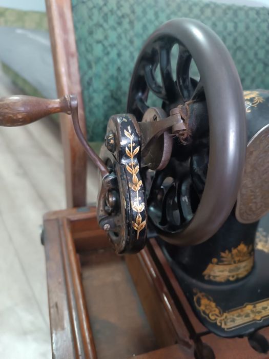 Продам швейную машину Singer