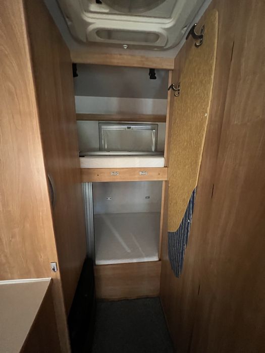 Идеален семеен кемпер – 6 места за пътуване и спане.