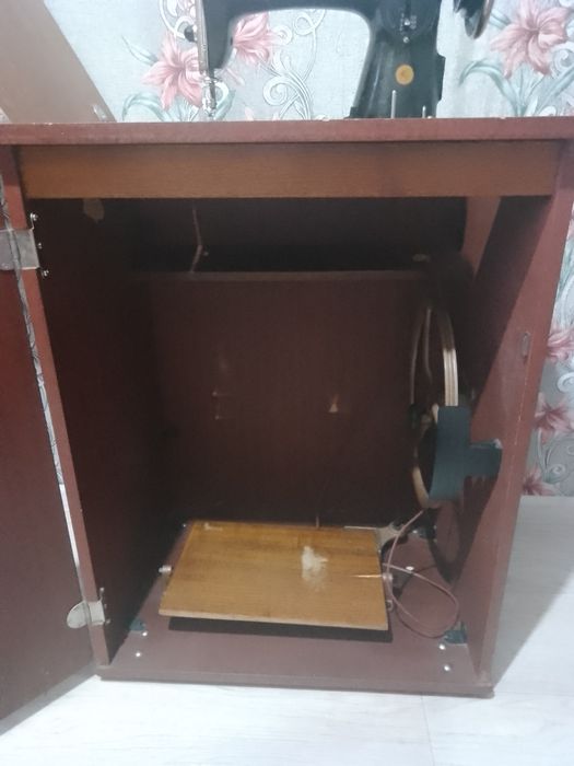 Продам Советскую Швейную машинку