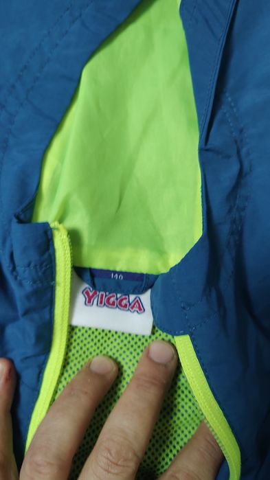 Vând geacă impermeabila