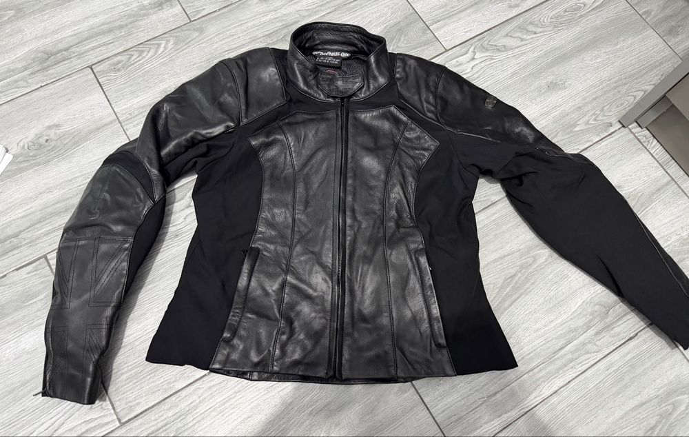 Jacheta moto ca și nouă de piele măsura 3XL damă