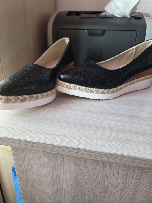 Продам балетки очень красивые,лёгкие.