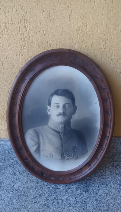 Fotografie veche în rama din lemn