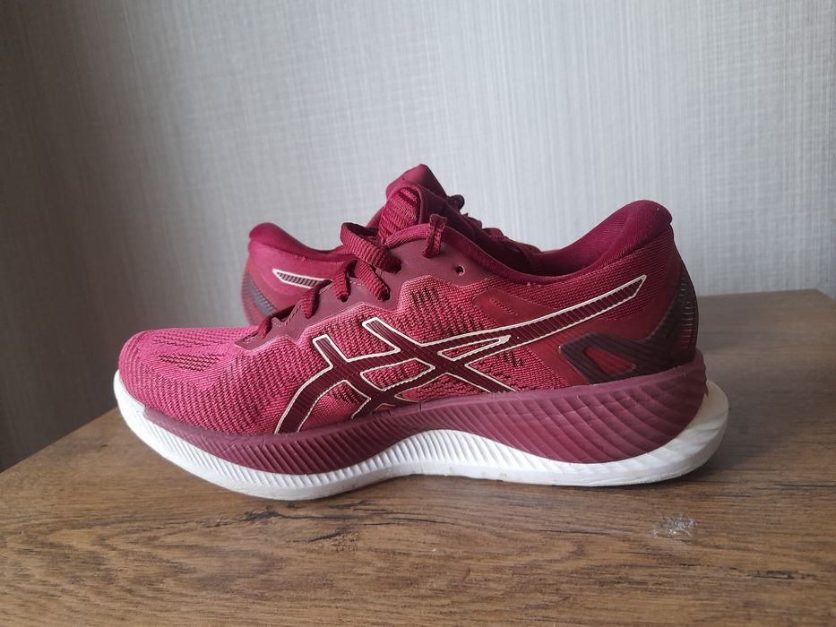 Asics GLIDE Ride дамски маратонки 39 номер.