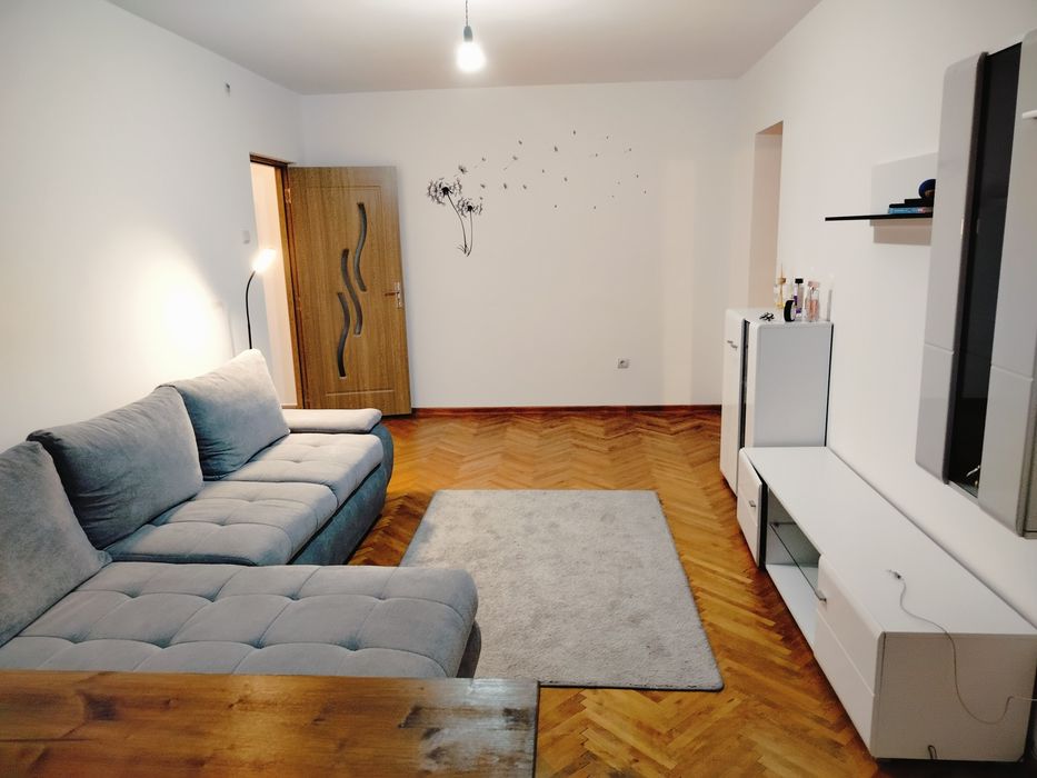 Vând apartament micro 19  la Neacșu, etaj 2 renovat complet, centrala  instalații apă băi și bucătării nou, termopane, ușa metalică  să vând mobilat