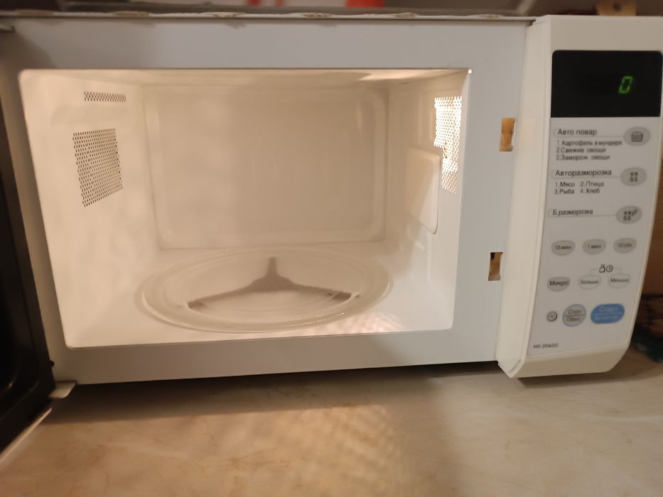 Микроволновка LG MS-2042G.