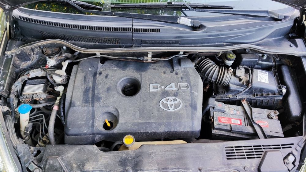 Toyota  Corolla Verso 2.2 136