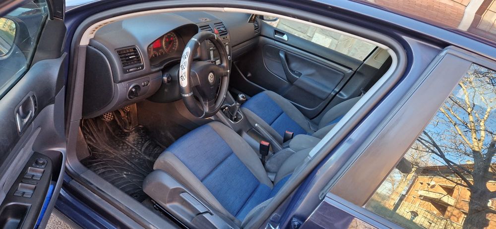 Volkswagen golf 5 1.6 benzina M.P.I