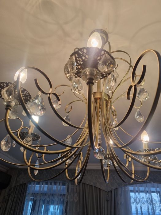 Люстра . Восьми рожковая