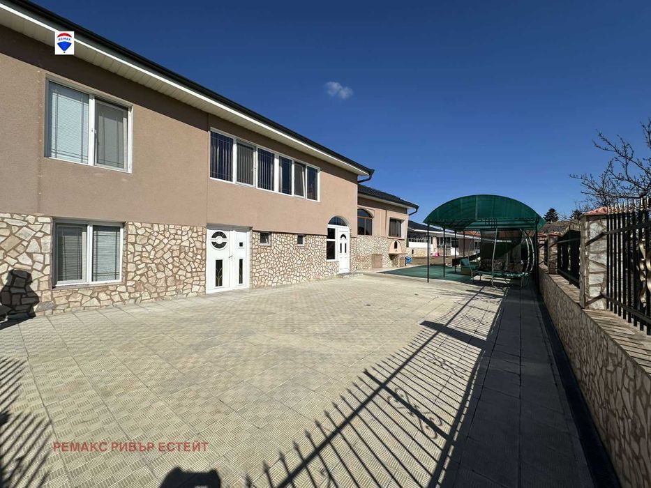 Къща на два етажа за продажба гр. Две могили