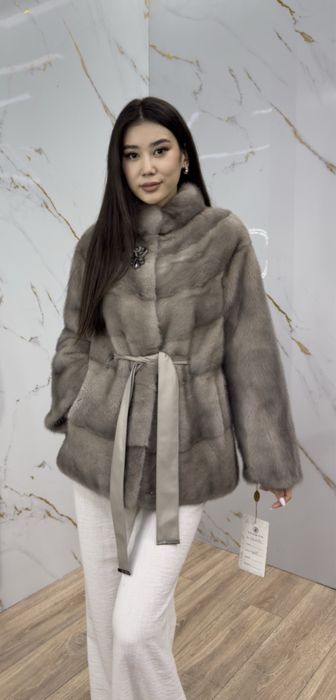 Шуба сатылады жаңа әдемі бағалы и оргинал . Кім сапаны жақсы көреді