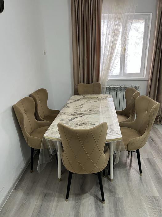 Продам обеденный стол с 6 стульями