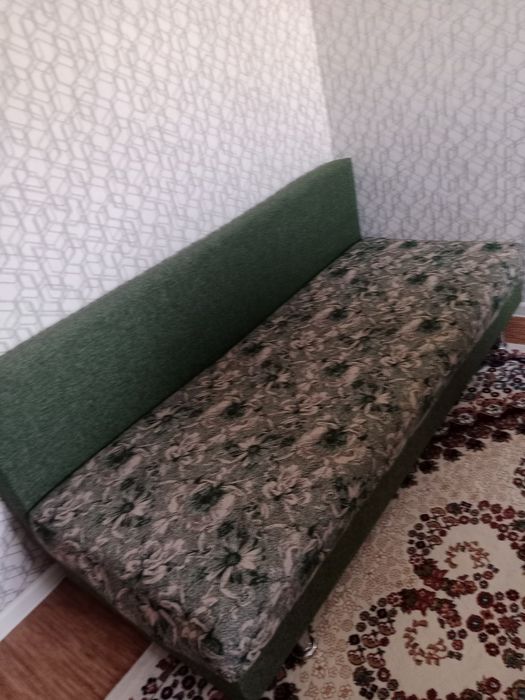 Продам диван тахту за 5000 тенге.