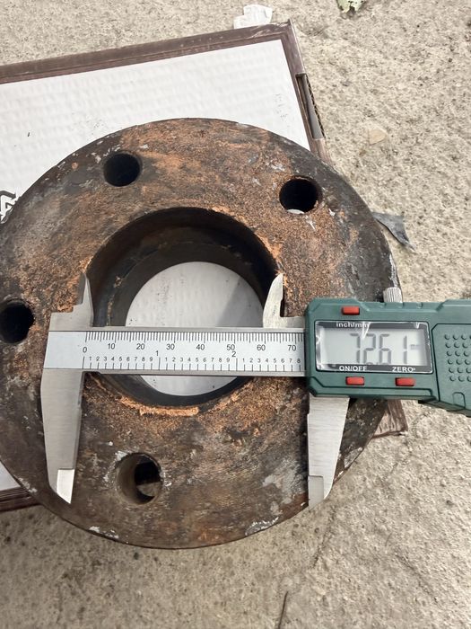 2бр Железни фланци с болтове + 2 бр алуминиеви фланци с болтове