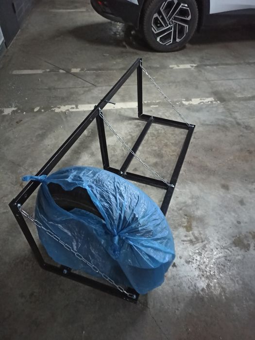 Продам полку для шин.