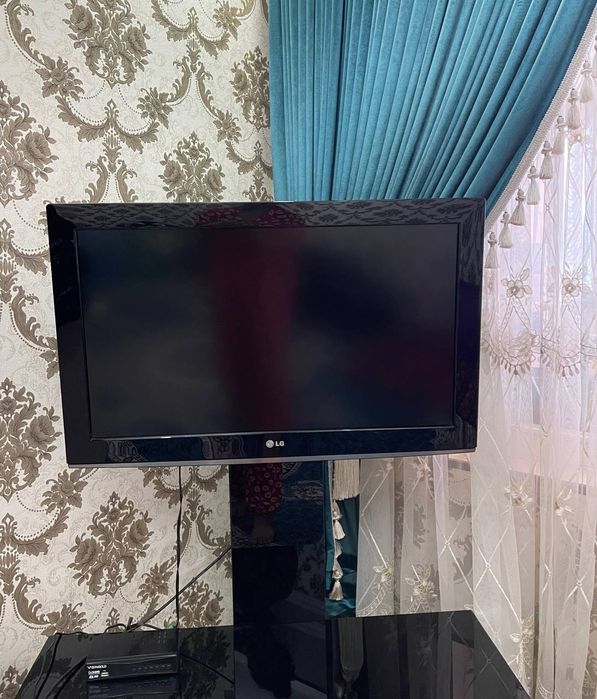 32 Televizor sotiladi