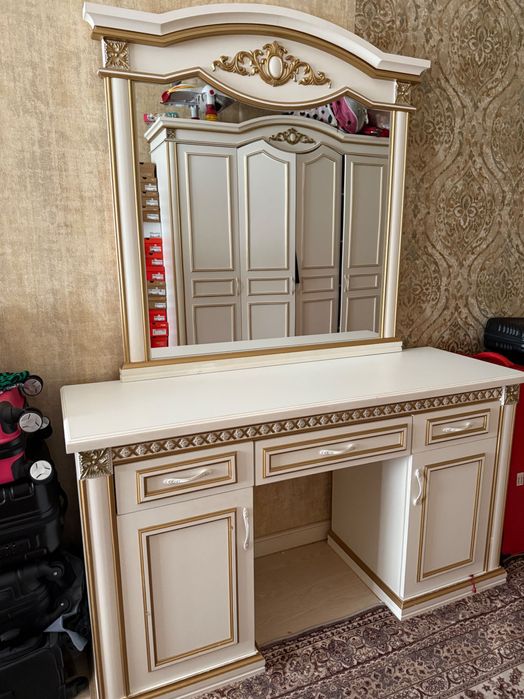 Продам шкаф и трюмо